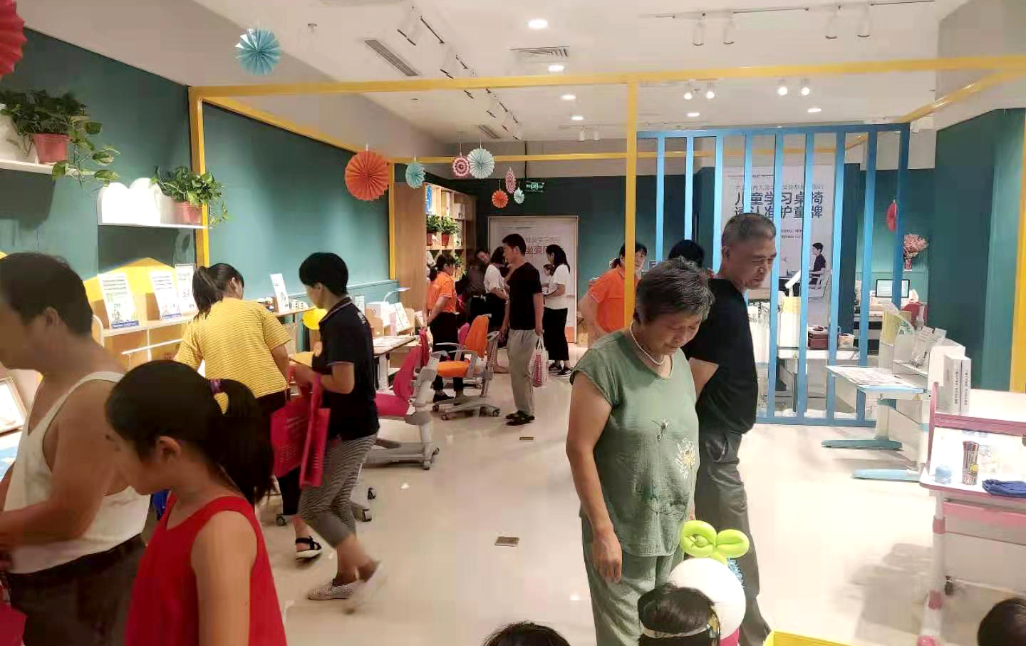 热烈祝贺护童第1782家滁州万达广场护童专柜盛大开业！