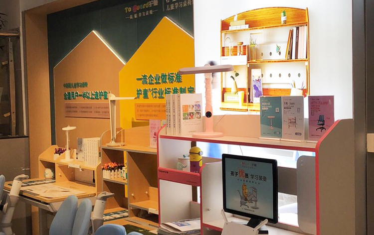热烈祝贺护童第2071家滁州明光新华书店护童专柜盛大开业！