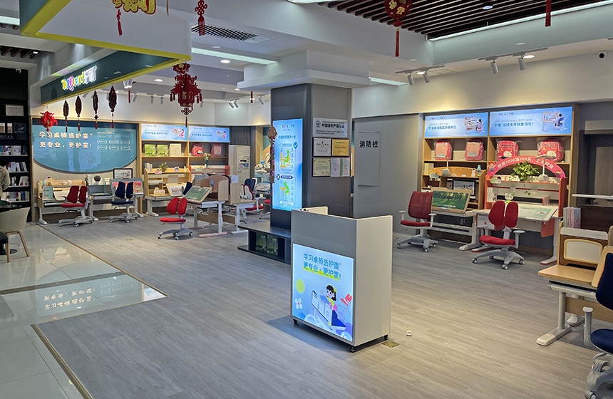 热烈祝贺护童2497号泗水新华书店护童专柜盛大开业！